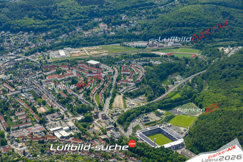 Das Luftbild der Stadt Aue wurde 2022 vom Flugzeug heraus erstellt (keine Drohnen-Aufnahmen) Aufnahmehöhe ca.450 Meter- hohe Bildauflösung und Druck-Qualität. Garantiert!