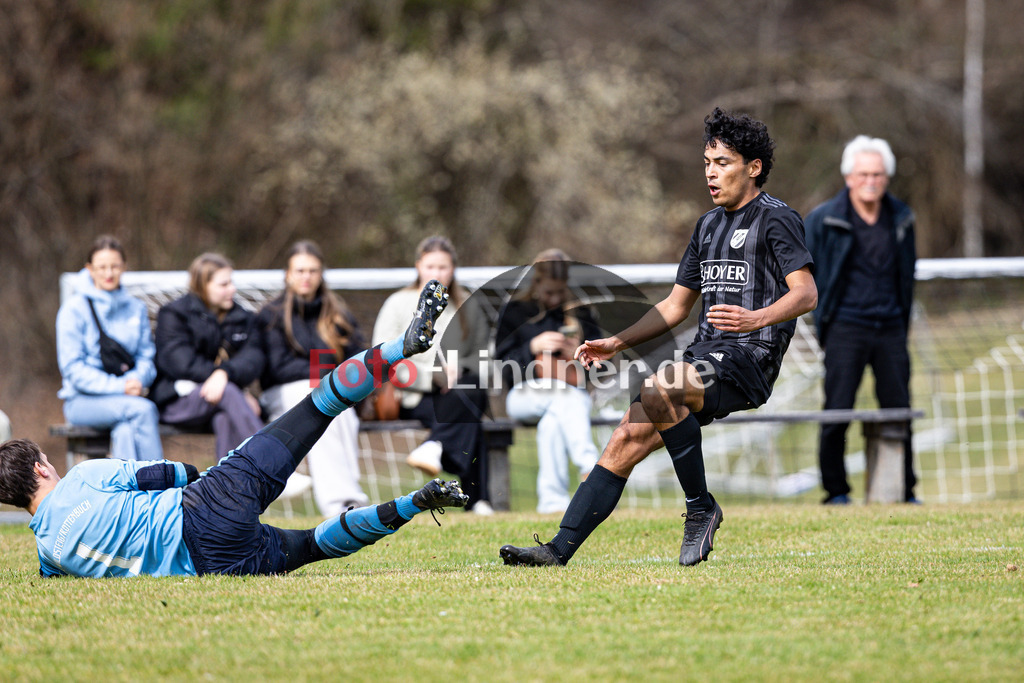 SV Polling gegen FC Wildsteig/Rottenbuch | Fußball Kreisliga Herren Oberbayern Zugspitze Gruppe 1 2024/25, SV Polling gegen FC Wildsteig/Rottenbuch, 20250330,Torchance,2025-03-30 in Polling (Sportplatz Polling), Felipe CREUTZNER (SV Polling 6)Copyright: WolfgangxLindner www.foto-lindner.de