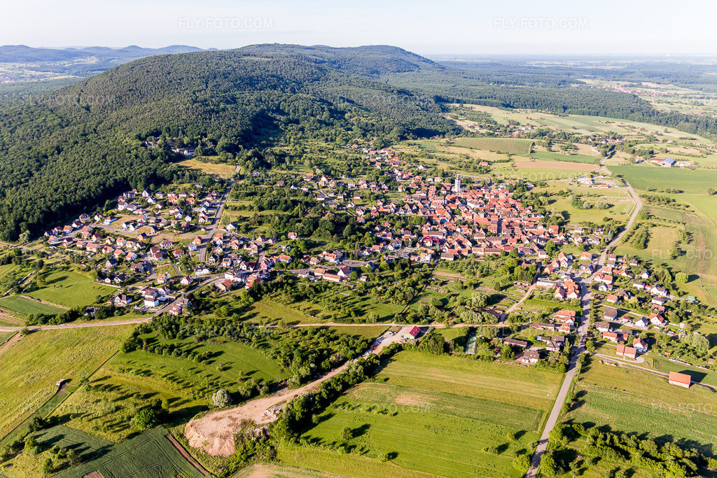 Aerial view: View of the town in Gœrsdorf in the state Bas-Rhin, France.Photo: IMG_100797.jpg taken on 06/08/2017 by Werner Riehm/FLY-FOTO.comResolution of the original: 5387 x 3592 px