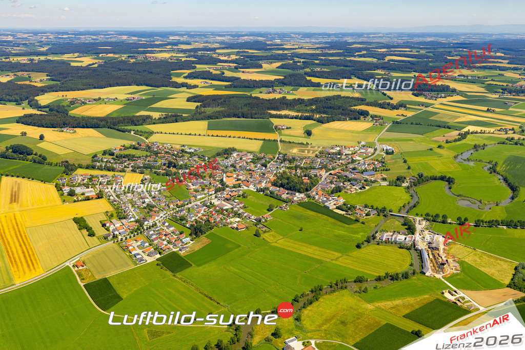 Das Luftbild der Stadt Gerzen wurde 2022 vom Flugzeug heraus erstellt (keine Drohnen-Aufnahmen) Aufnahmehöhe ca.450 Meter- hohe Bildauflösung und Druck-Qualität. Garantiert!