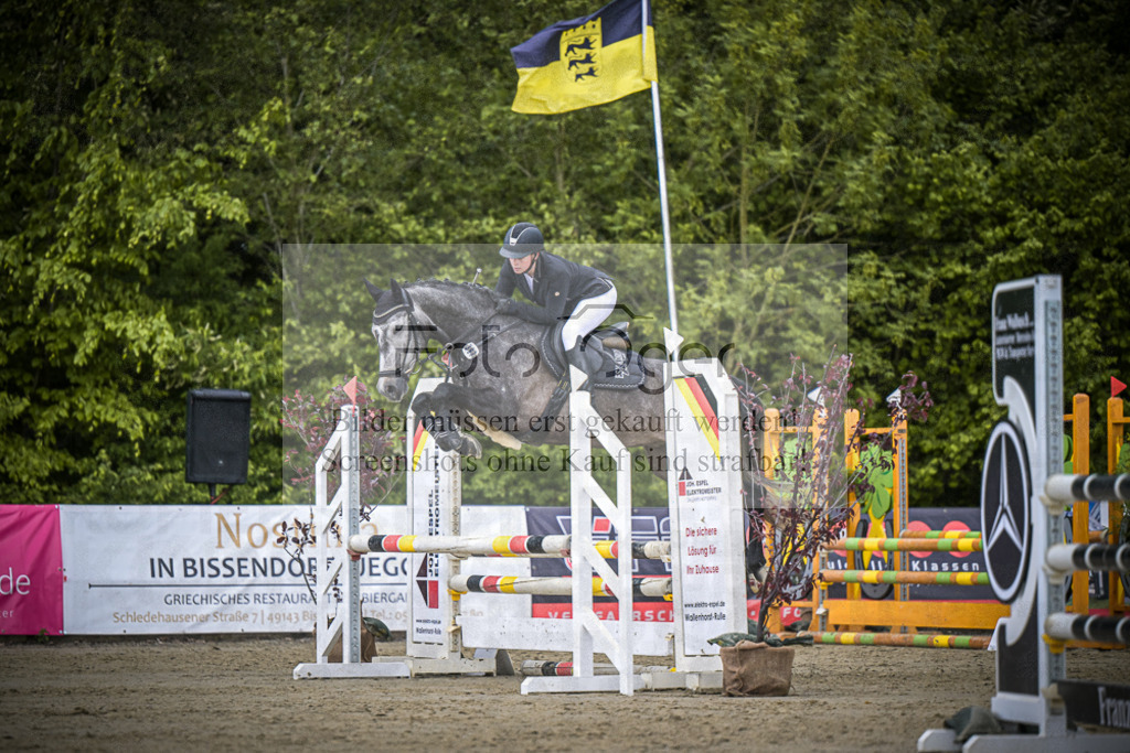 DOS_7142 | Entdecke hochwertige Reitturnierfotos von Foto Oger. Professionell, emotional und authentisch – jetzt Lieblingsmomente im Shop bestellen.Deutschlandweite Turnierfotografie. - Realisiert mit Pictrs.com