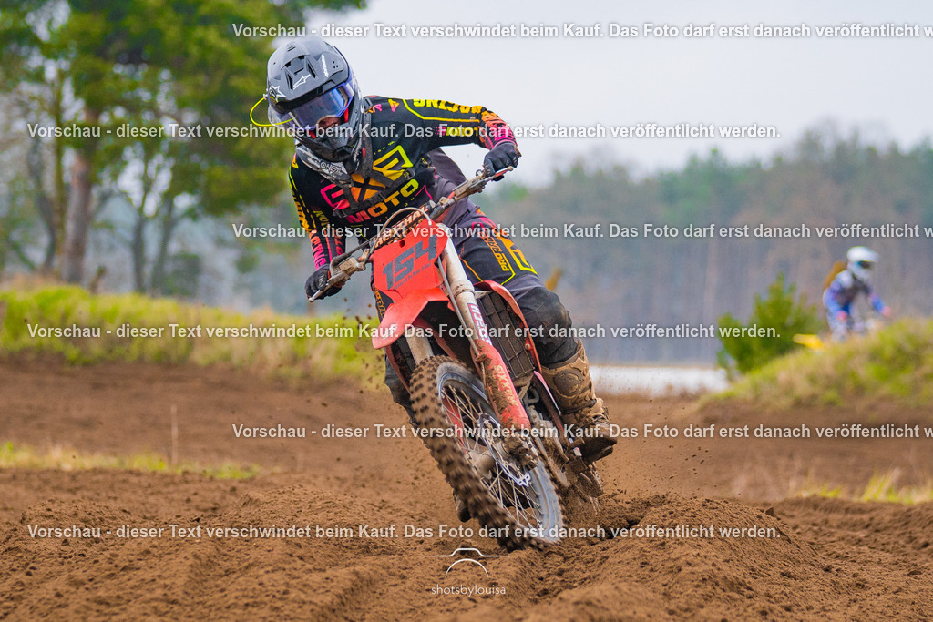 20260412_MCCBensdorf-1926 | Sportfotografin aus Berlin-Brandenburg mit Fokus auf Motocross. Ich halte deine sportliche Leistung und echte Emotionen auf und neben der Strecke professionell fest. Entdecke die Fotos von deinem Rennen und bestelle sie direkt hier im Shop.