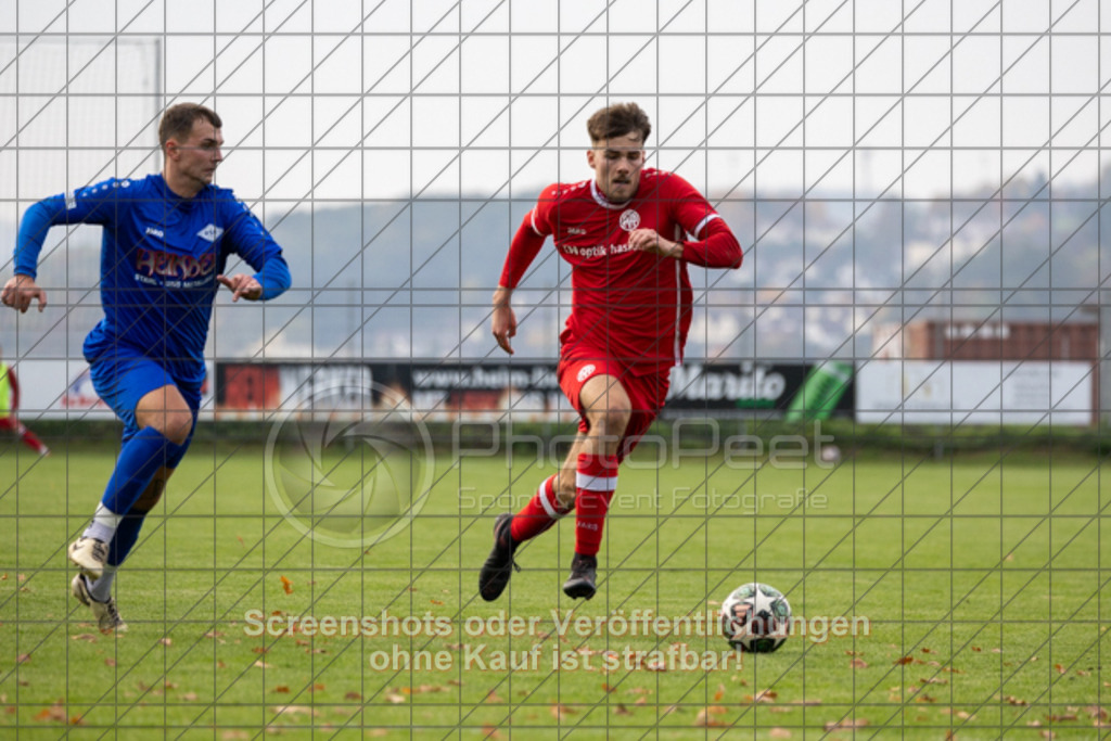 20251019_163815_0157 | #,FV Vorwärts Faurndau (rot) vs. TSV RSK Esslingen (blau), Fußball, Bezirksliga - Bezirk Neckar/Fils, 09. Spieltag, Saison 2025/2026, Rasenplatz, Im Dittlau 2, 73035 Göppingen, 19.10.2025 - 15:30 Uhr,Foto: PhotoPeet-Sportfotografie/Peter Harich
