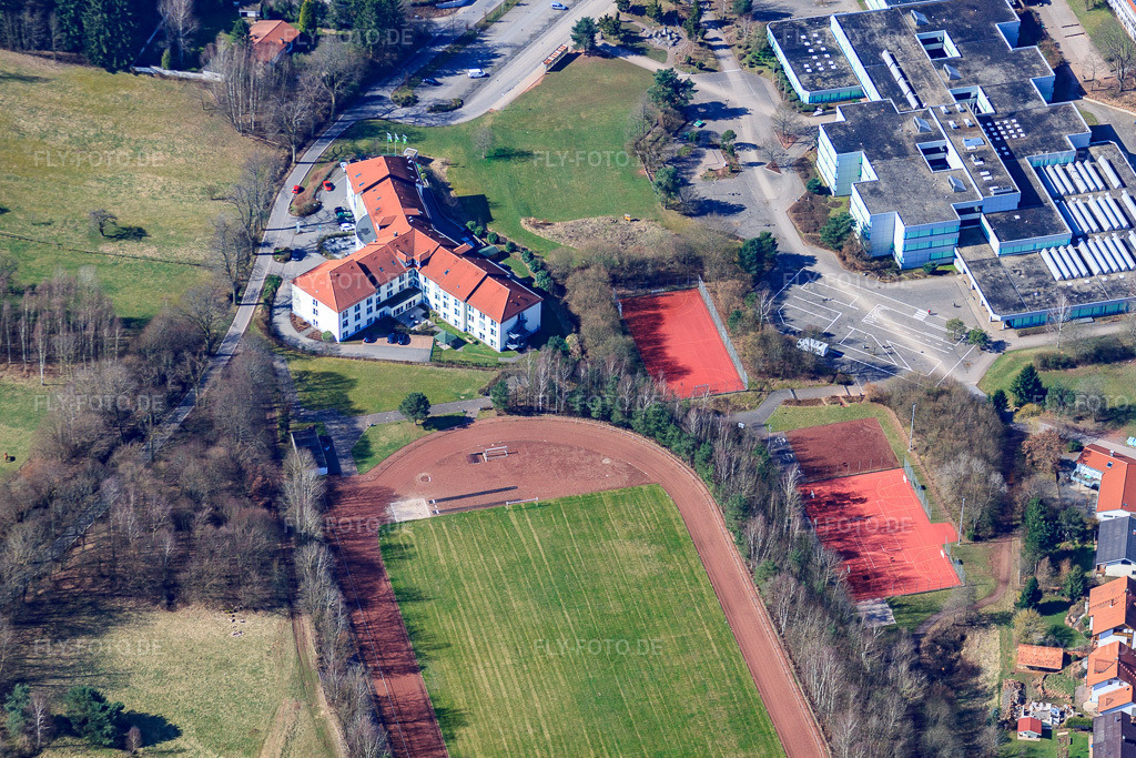 Luftbild: Haus am Kurpark Dahn in Dahn im Bundesland Rheinland-Pfalz in Deutschland. Foto: IMG_38403.jpg vom 20.03.2011 durch Werner Riehm/FLY-FOTO.deAuflösung des Originals: 4599 x 3066 pxAltenheim am Kurpark Dahn - Korian