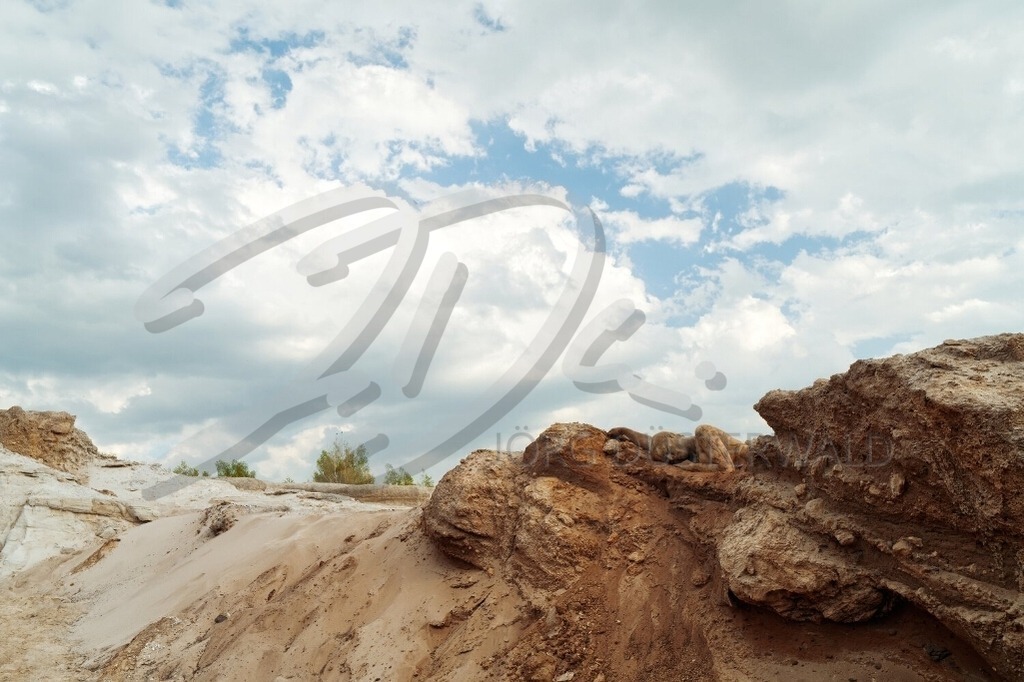 NatureArt-SANDBERGE_1061 | Im Sand ruhend | #007 | Modell: Tatjana Heinz | Foto: Hendrik Penschuck - Realisiert mit Pictrs.com