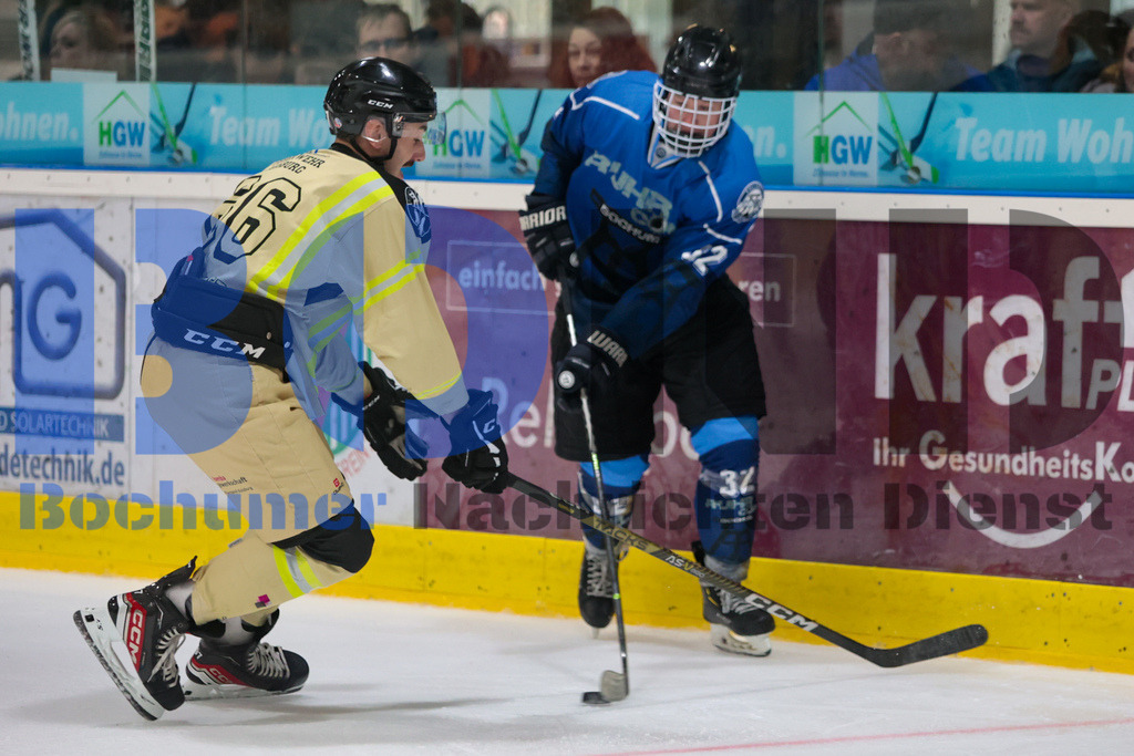 Benefiz-Eishockeyspiel der Polizei Bochum gegen die feuerwehr Duisburg {date} -  | {headline}



(Foto: Sebastian Sendlak / BOND)

 - Realisiert mit Pictrs.com