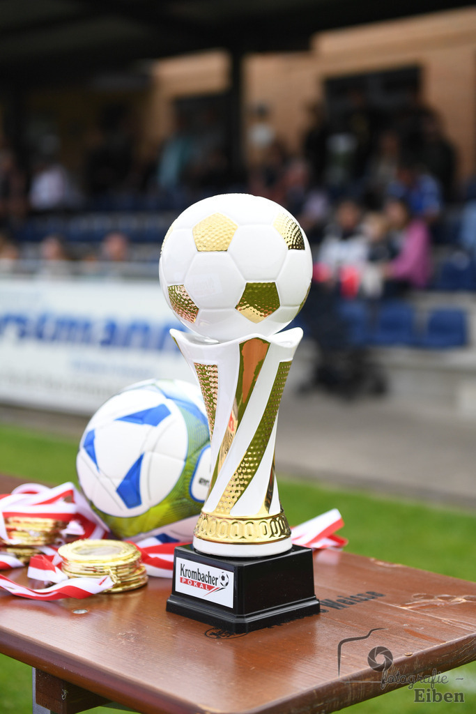 SV Brake Ü40-BW Bümmerstede (Ü40) | Kreispokal Finale Jade-Weser-Hunte Ü40; SV Brake Ü40 (rot)-BW Bümmerstede Ü40 (weiß) am 15.06.2025 in Rastede (Sportanlage Köttersweg), Photo: Philip Eiben 2025 - Realisiert mit Pictrs.com