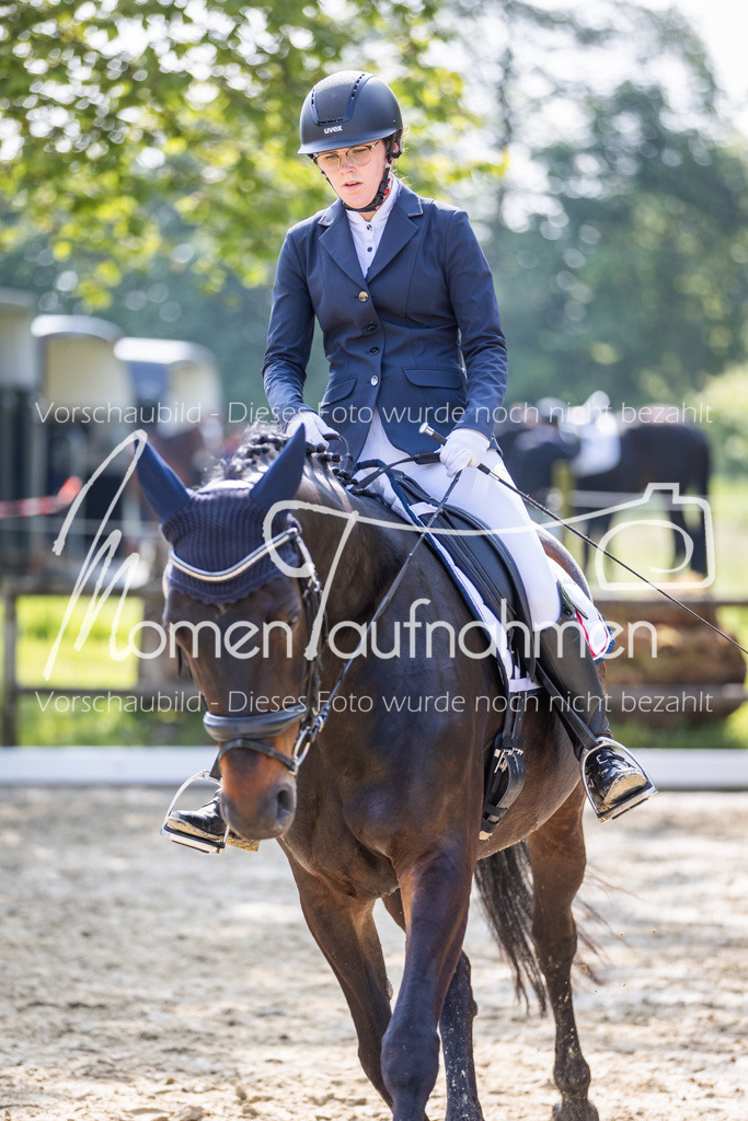 Donop24-A2-Dre-065 | MomenTaufnahmen Pferdesportfotos