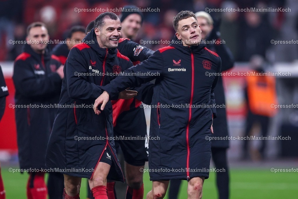 DFB05022502368 | 05.02.2025, Fußball, DFB-Pokal Viertelfinale, Bayer 04 Leverkusen - 1.FC Köln, BayArena, Saison 2024 2025: Abschlussjubel nach dem 3:2 Sieg. Die Mannschaft feiert den Erfolg und den Einzug ins Halbfinale. Granit Xhaka (Bayer04 Leverkusen #34), Florian Wirtz (Bayer04 Leverkusen #10), DFB regulations prohibit any use of photographs as image sequences and or quasi-video.