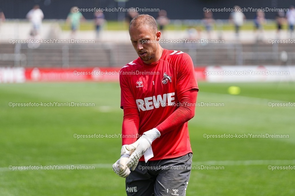 xYDR14052501037 | 14.05.2025, xydrx, Fußball, Training, 1.FC Köln, Geißbockheim: Marvin Schwaebe (1.FC Köln #1)