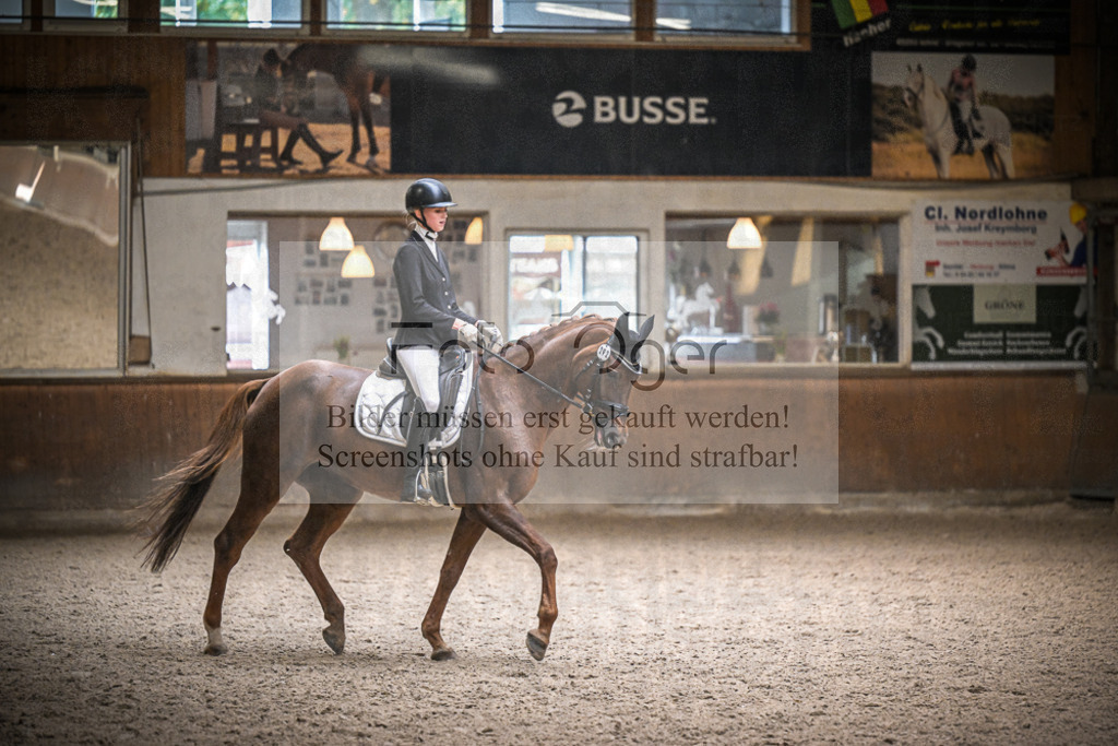 DOS_0649 | Entdecke hochwertige Reitturnierfotos von Foto Oger. Professionell, emotional und authentisch – jetzt Lieblingsmomente im Shop bestellen.Deutschlandweite Turnierfotografie. - Realisiert mit Pictrs.com
