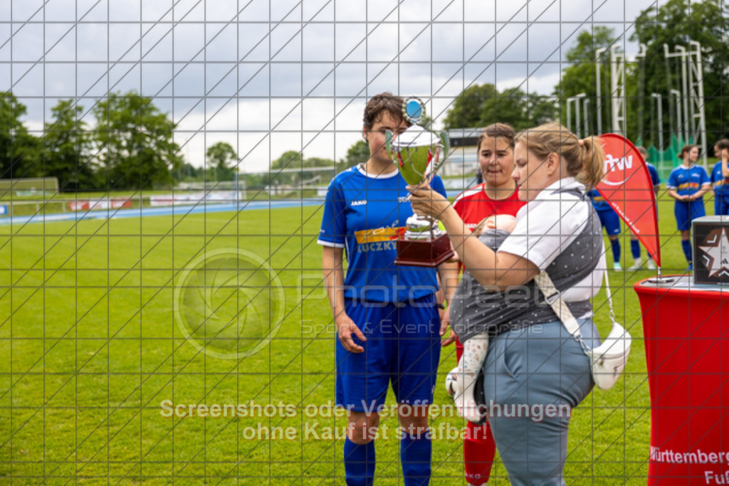 20250529_150205_1492 | #,  SGM Wendlingen-Ötlingen II (blau) vs. 1.FC Donzdorf II (schwarz), Fussball, Frauen-Bezirkspokal Finale Saison 2024/2025, Rasenplatz VfL Stadion Kirchheim, Jesinger Straße 105, 73230 Kirchheim, 29.05.2025 - 13:00 Uhr,Foto: PhotoPeet-Sportfotografie/Peter Harich