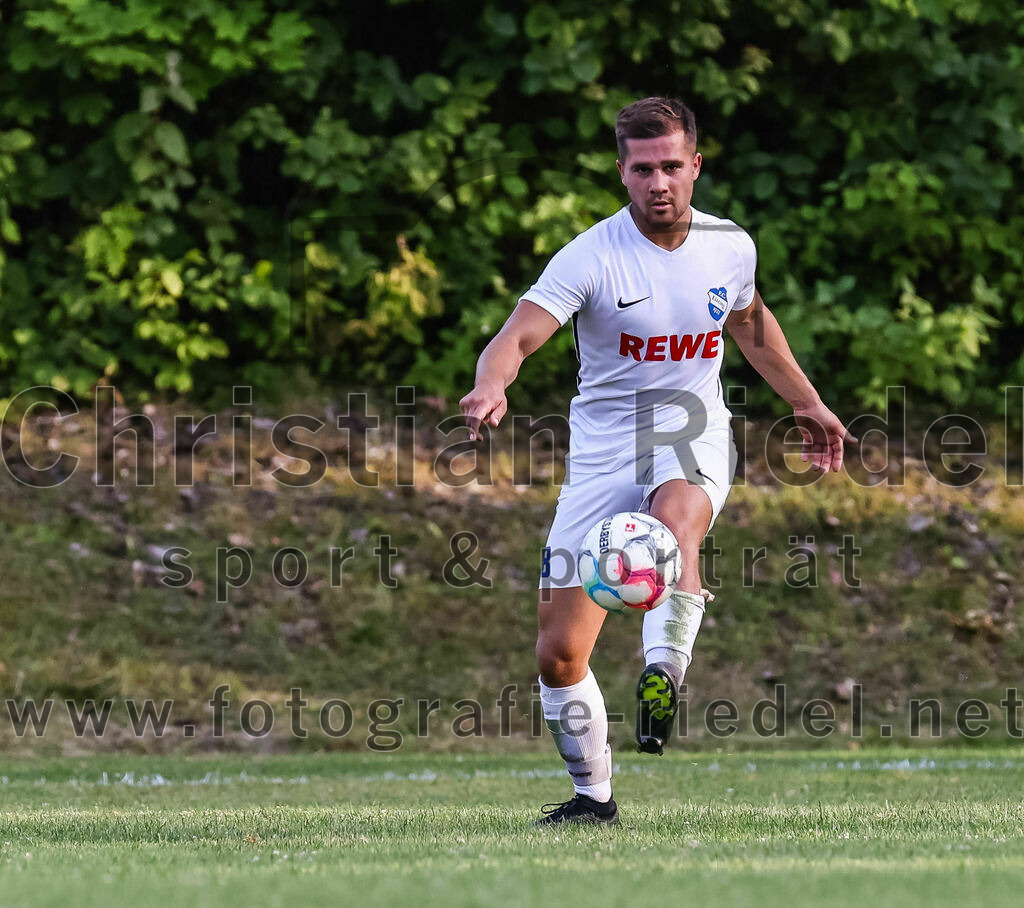 2023-07-18_083_FC_Herzogstadt_gegen_FC_Eitting | Erding, Deutschland, 18.07.2023:
Fußball, TOTO Pokal 2023 / 2024, 1. Spieltag, FC Herzogstadt gegen FC Eitting, Endergebnis: 2:4 n.E.

Florian Huber (FC Eitting, #18)

Foto: Christian Riedel / fotografie-riedel.net