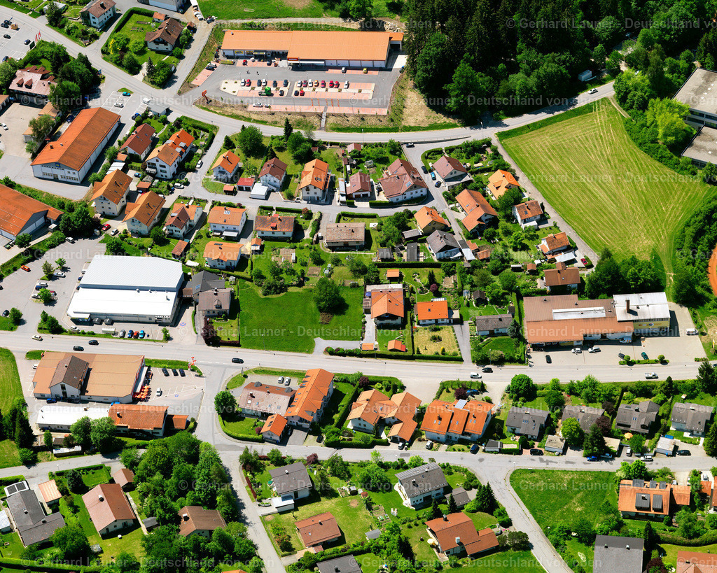 2724107 | WALDKIRCHEN 19.05.2007 Wohngebiet einer Einfamilienhaus- Siedlung  in Waldkirchen im Bundesland Bayern, Deutschland // Single-family residential area of settlement  in Waldkirchen in the state Bavaria, Germany Foto: Gerhard Launer