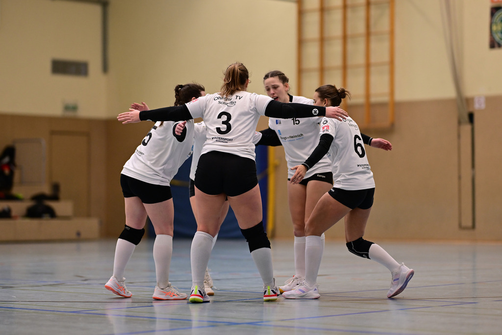 Faustball I Frauen I Saison 2025-2026 I Bundesliga Nord I 7c. Spieltag I MTV Wangersen - Ohligser TV | Der Sportfotograf. - Realisiert mit Pictrs.com
