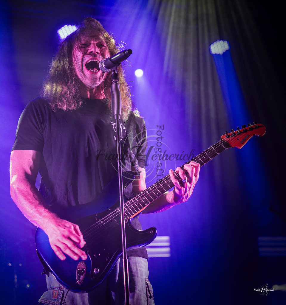 Justice 23.12.2025 | Frank Herberich Fotografie, Frank Herberich, Fotografie, Hochzeit, Portrait, St. Peter Ording, Ording, Westerhever, Nordsee, Frank Fotografie, Hardheim,  Odenwald,Walldürn, Band,Eventfotografie - Realisiert mit Pictrs.com