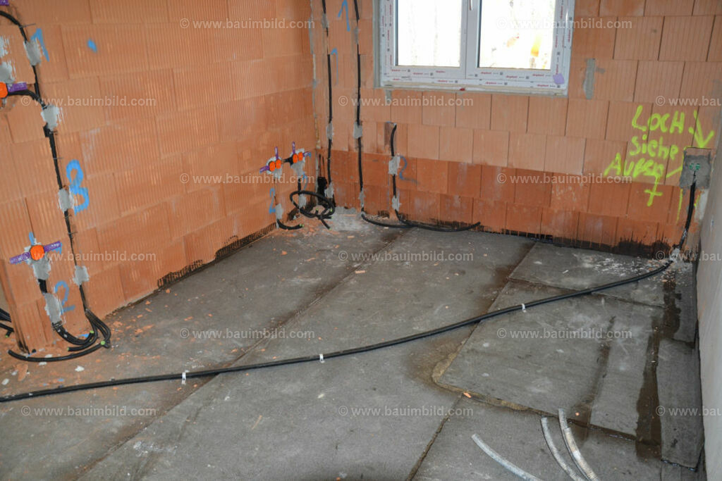 bib-lg17-elektroinstallation-0151 | Nach LV-Leistungsgruppen sortierte Detailfotos über den Bau eines Hauses. Alle Hausbau-Bilder direkt vom Urheber und Autor der Website Haus-Selber-Bauen.com
