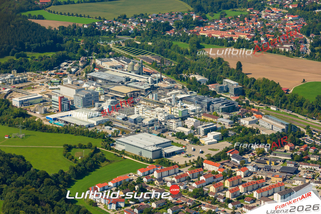 Luftaufnahme der Stadt Trostberg - Die Luftaufnahme wurde 2025 vom UL-Flugzeug heraus erstellt ( keine Drohne ) - Hochauflösende Luftaufnahme - für professionelle Ausdrucke geeignet. Die Geschenkidee !Mit Lizenz und Bildrechte bestellbar