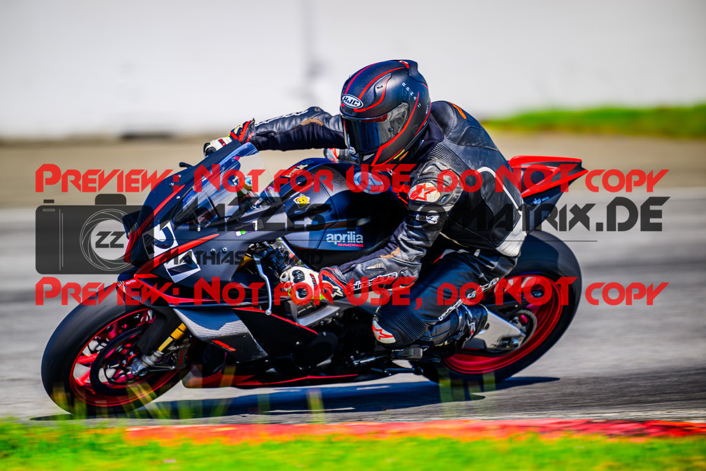 MaZZes_FotoMatrix_240520_6021986_0522 | WEISS