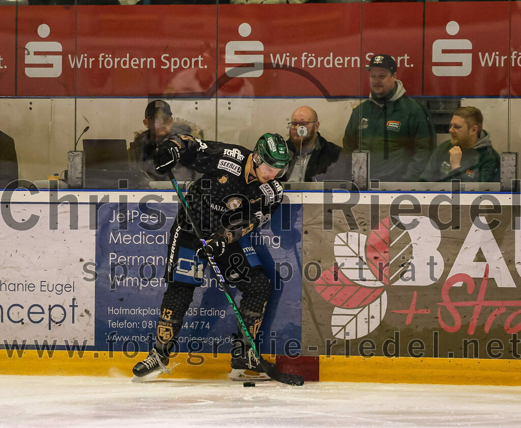 2024-03-01_120_TSV_Erding_gegen_ERSC_Amberg | Erding, Deutschland, 01.03.2024:
Eishockey, Bayernliga Playoffs 2023 / 2024, 5. Spieltag, TSV Erding gegen ERSC Amberg, Endergebnis: 9:0

Michael Franz (Erding Gladiators, #13)

Foto: Christian Riedel / fotografie-riedel.net