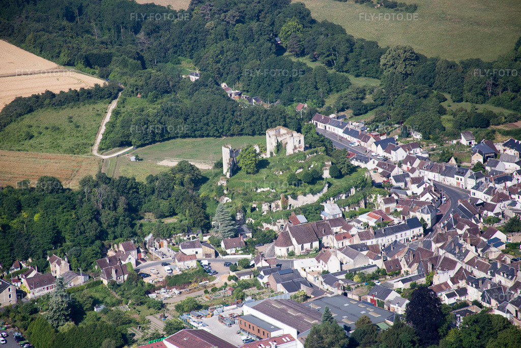 Luftbild: Ortsansicht in Montoire-sur-le-Loir im Bundesland Loir-et-Cher in Frankreich. Foto: IMG_081142.jpg vom 19.06.2015 durch Werner Riehm/FLY-FOTO.de