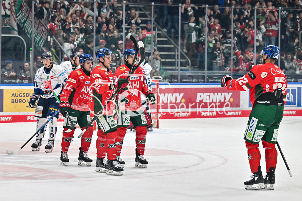 Augsburger Panther - Iserlohn Roosters | Jubel der Panther nach dem Treffer zum 1-0 durch Tim WOHLGEMUTH (Augsburger Panther 33) / Tor / Torschuetze / Freude / Happy / Penny DEL: Augsburger Panther - Iserlohn Roosters; Curt Frenzel Stadion am 21.09.2025