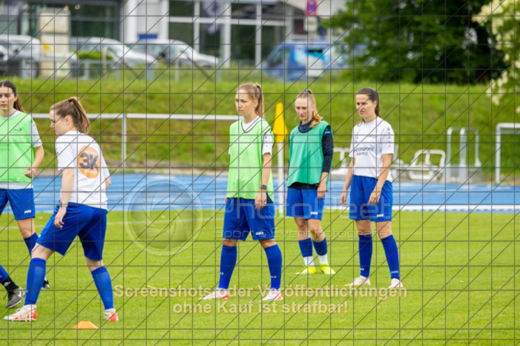 20250529_120824_0041 | #,  SGM Wendlingen-Ötlingen II (blau) vs. 1.FC Donzdorf II (schwarz), Fussball, Frauen-Bezirkspokal Finale Saison 2024/2025, Rasenplatz VfL Stadion Kirchheim, Jesinger Straße 105, 73230 Kirchheim, 29.05.2025 - 13:00 Uhr,Foto: PhotoPeet-Sportfotografie/Peter Harich
