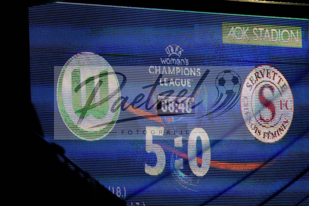 WOBSER20211013_051 | Fussball, Frauen: . Anzeigetafel mit dem Endstand beim Spiel der UEFA Women´s Champions League zwischen VfL Wolfsburg und Servette FC im AOK-Stadion am 13.10.2021 in Wolfsburg, Deutschland. - Realisiert mit Pictrs.com