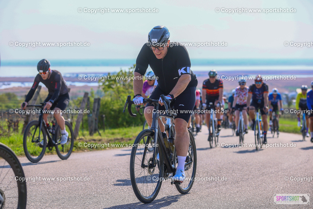 TRA_1062 | Neusiedlersee Radmarathon 2026@sportshot_your_pictrs #yourpictures#roadtowm2029 #nrm #neusiedlerseeradmarathon #neusiedlersee #neusiedlerseetourismus #burgenland #mörbisch #nrm26 #burgenlandtourismus #voglundco #poweredbyburgenlandtourismus #radsport #rad #marathon #ucigranfondo #visitburgenland #ucigranfondoworldseries