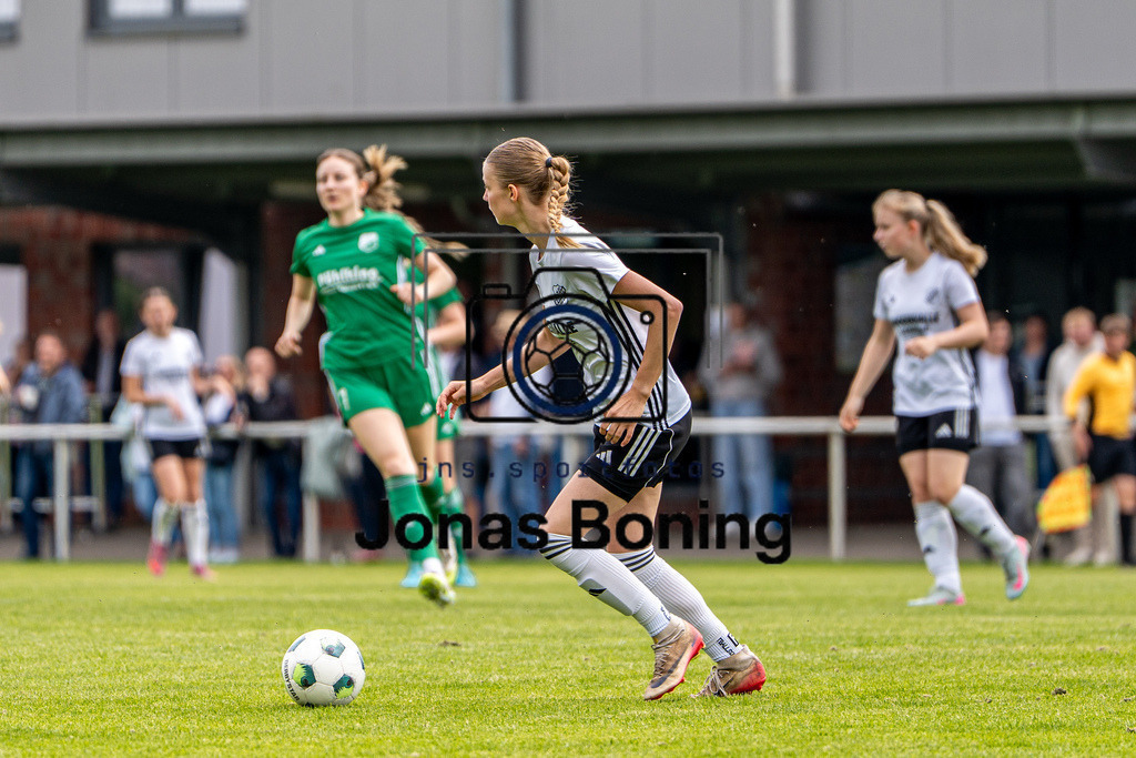 Fußball I Frauen I Saison 2025-2026 I Oberliga Niedersachsen I 22. Spieltag I TuS Lutten - DJSK-SV Bunnen I 00070 | jns.sportfotos - Realisiert mit Pictrs.com