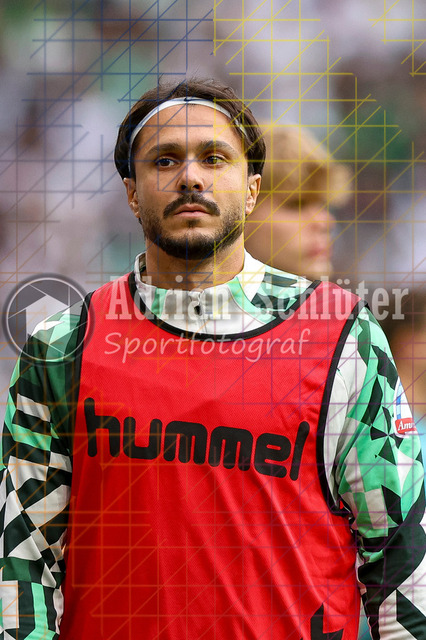 Borussia Mönchengladbach vs SV Werder Bremen - Bundesliga  | Mönchengladbach, Deutschland, 14.09.25:   Leonardo Jesus Loureiro Bittencourt (SV Werder Bremen) schaut waehrend des Spiels der Bundesliga zwischen Borussia Mönchengladbach vs SV Werder Bremen im Stadion im Borussia Park(Foto von Brauer-Fotoagentur / Adrian Schlueter)