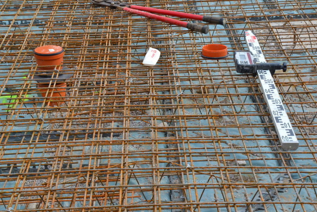 bib-lg04-betonarbeiten-0564 | Nach LV-Leistungsgruppen sortierte Detailfotos über den Bau eines Hauses. Alle Hausbau-Bilder direkt vom Urheber und Autor der Website Haus-Selber-Bauen.com