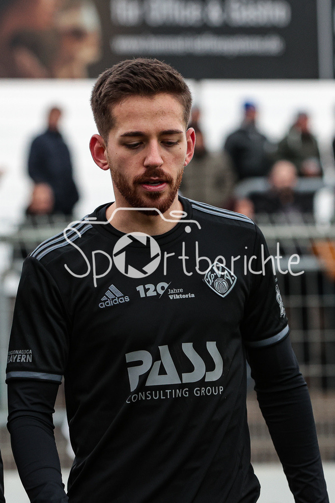 SV Vikoria Aschaffenburg - FC Bayern Amateure | Der verletzte Silas Tom ZEHNDER (SVVA #2) geht vom Platz