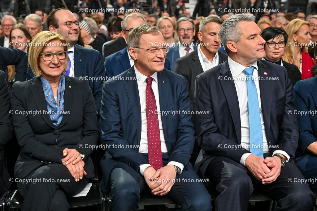 Der Oesterreichplan_ OeVP_ Wels_ 26.01.2024-9 | 26.01.2024, Wels, AUT, ÖVP, Der Österreichplan, im Bild Hanna Mikl-Leitner (VP, Landeshauptfrau Niederoesterreich), LH Thomas Stelzer (VP, Landeshauptmann Ooe), BK Karl Nehammer (VP, Bundeskanzler)