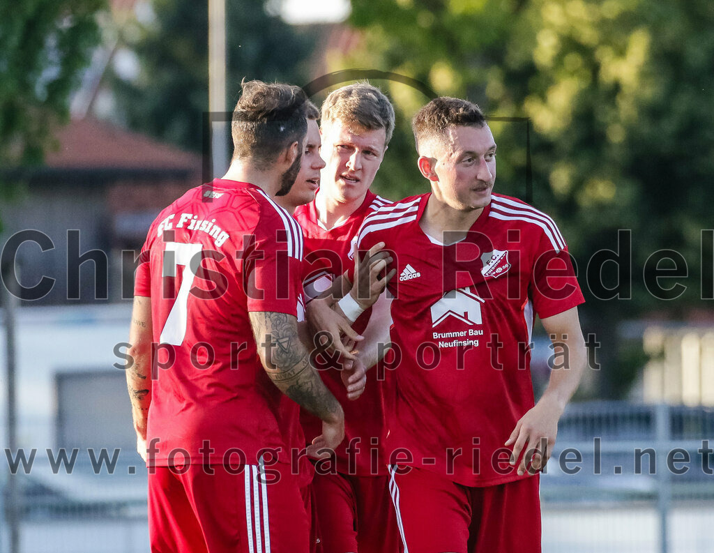 2023-08-11_069_FC_Finsing_gegen_SV_Eichenried | Finsing, Deutschland, 11.08.2023:
Fußball, Kreisliga 2023 / 2024, 4. Spieltag, FC Finsing gegen SV Eichenried, Endergebnis: 3:0

Markus Rickhoff (FC Finsing, #7), Philipp Tholl (FC Finsing, #4), Fabian Kövener (FC Finsing, #12), Kilian Schmitt (FC Finsing, #8)

Foto: Christian Riedel / fotografie-riedel.net