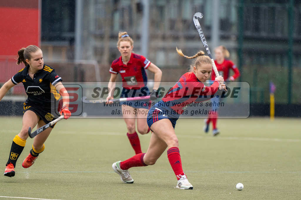 HK_20230401_106624 | 1. Bundesliga Damen Düsseldorfer HC - Harvestehuder THC  am 1.4.2023 DHC Düsseldorf, Düsseldorf , Julia Schedl ( Düsseldorfer HC #27 )