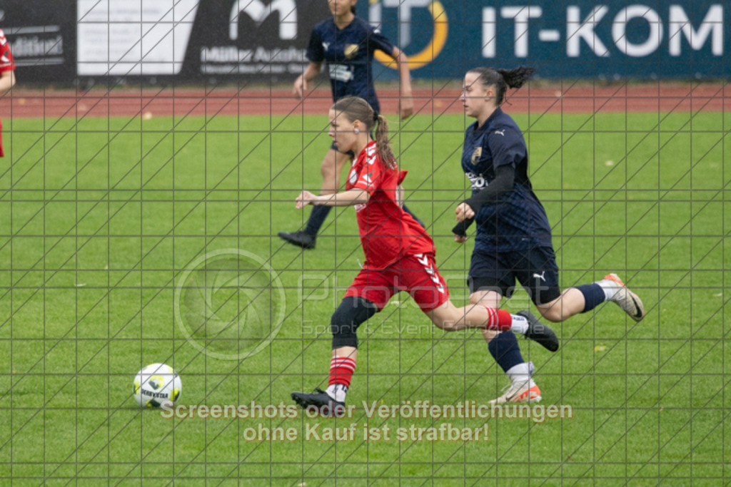 20251004_160430_0123 | #,1.FC Donzdorf (rot) vs. ASV Spartania Eislingen (blau), Fussball, B-Juniorinnen-Verbandsstaffel Nord, wfv, 03. Spieltag, Saison 2025/2026, Rasenplatz, Lautertal Stadion, Süßener Straße 16, 73072 Donzdorf, 04.10.2025 - 16:00 Uhr,Foto: PhotoPeet-Sportfotografie/Peter Harich