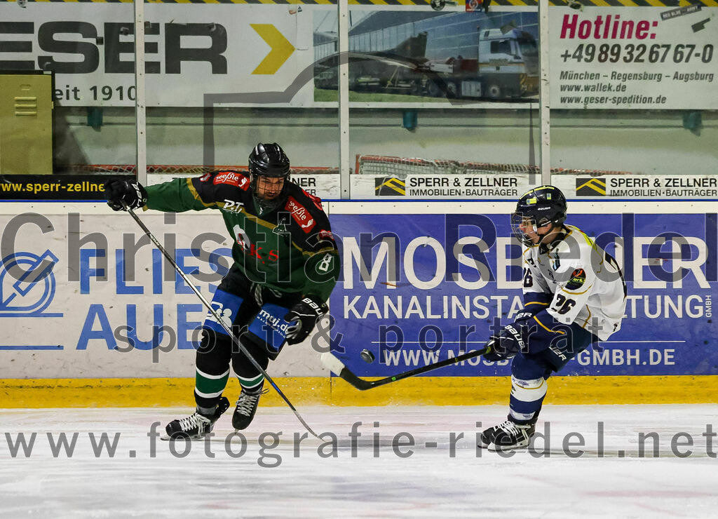 2022-11-26_024_TSV_Erding_gegen_ESC_Geretsried | Erding, Deutschland, 26.11.2022:
Eishockey, Bayernliga U20 2022 / 2023, xx. Spieltag, TSV Erding gegen ESC Geretsried, Endergebnis: 5:3

Tobias Cramer (Erding Gladiators, #8), Fabian Wohlfarter (ESC Geretsried, #26)

Foto: Christian Riedel / fotografie-riedel.net