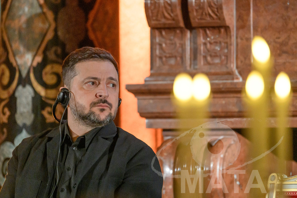 _DWA0640 | Politiker Wolodymyr Selenskyj, Präsident der Ukraine, in der Residenz vor der Verleihung des Ewald-von-Kleist-Preis. Der diesjährige Ewald-von-Kleist-Preis wird am Rande der Münchner Sicherheitskonferenz 2026 an das ukrainische Volk vergeben. München, 14.02.2026 Bayern Deutschland - Realisiert mit Pictrs.com