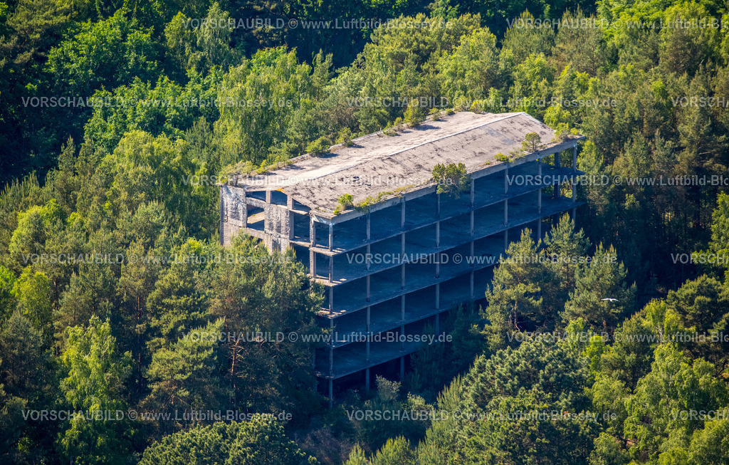 Ostsee16062353Ruegen_Ostseebad Binz | KdF Bad Prora, ehemalige Ferienanlage der Nationalsozialisten Kraft durch Freude, mit Sandstrand von Binz auf der Insel Rügen, Rügen, Ostseebad Binz, , Küstenlinie, Strandkörbe,  Binz, Ostseeküste,Mecklenburg-Vorpommern, Vorpommern, Mecklenburg-Vorpommern, Deutschland