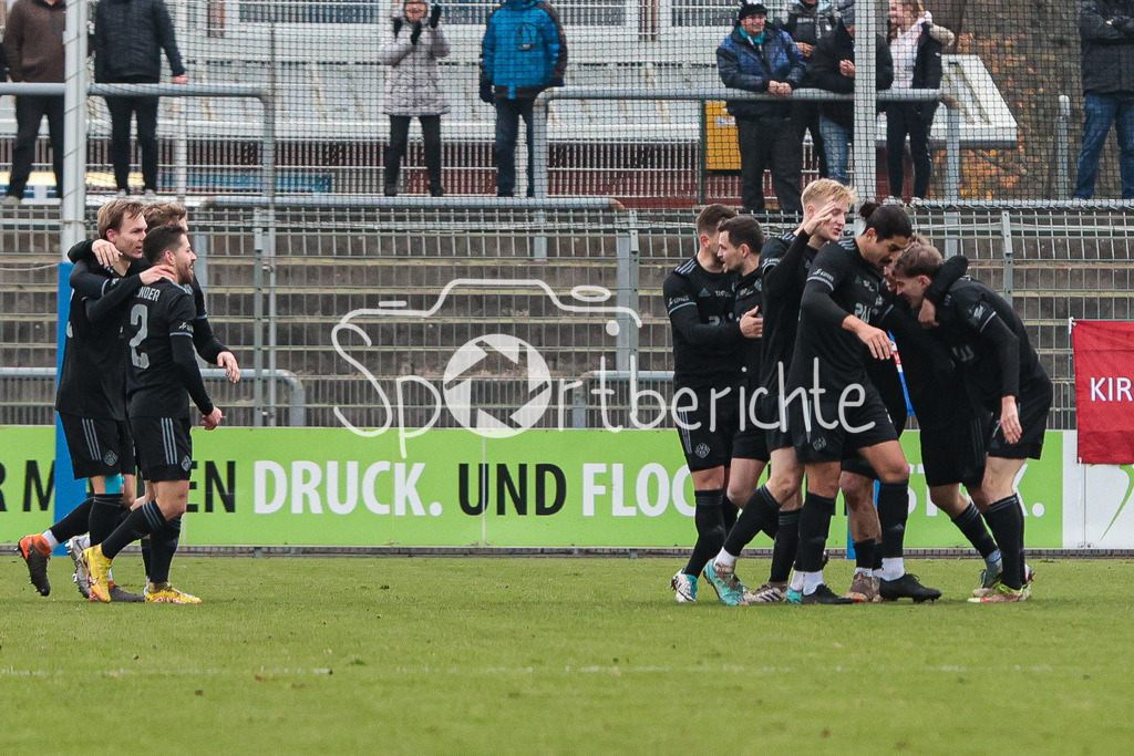 SV Vikoria Aschaffenburg - FC Bayern Amateure | Jubel nach dem Treffer zum 1-0 druch Clay VERKAJ (SVVA #9)