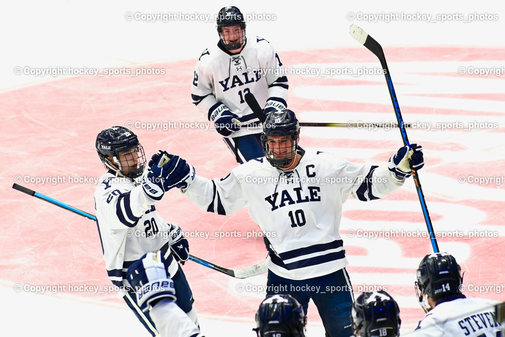 EC IDM Wärmepumpen VSV vs. Yale Bulldogs 17.8.2023 | Jubel Yale Athletics Mannschaft, #20 Forester Owen #10 Connors Reilly, #12 Richter Will