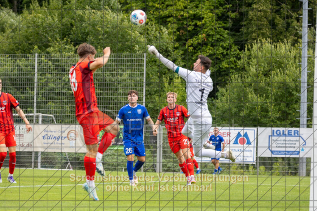 20250706_160851_1378 | #,TSG Salach (blau) vs. 1.FC Heidenheim (rot), Fußball, Freundschaftsspiel - WfV, Saison 2025/2026, Rasensportplatz, Staufenecker Str. 41, 73084 Salach, 06.07.2025 - 15:30 Uhr,Foto: PhotoPeet-Sportfotografie/Peter Harich
