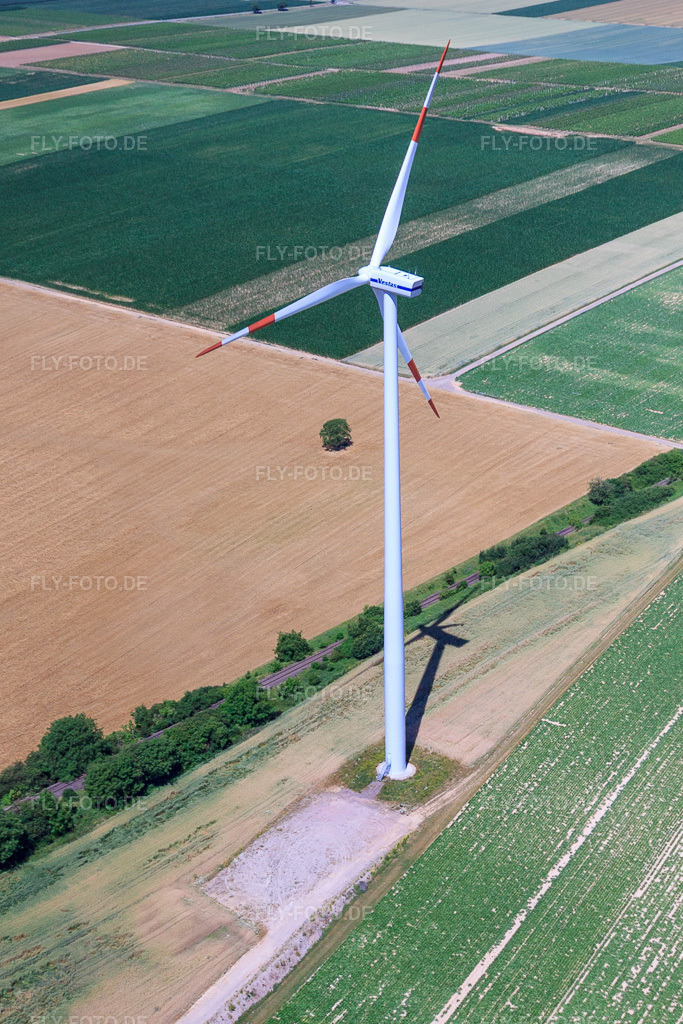 Luftbild: Windkraftanlagen in Offenbach an der Queich im Bundesland Rheinland-Pfalz in Deutschland. Foto: IMG_30206.jpg vom 05.07.2010 durch Werner Riehm/FLY-FOTO.de