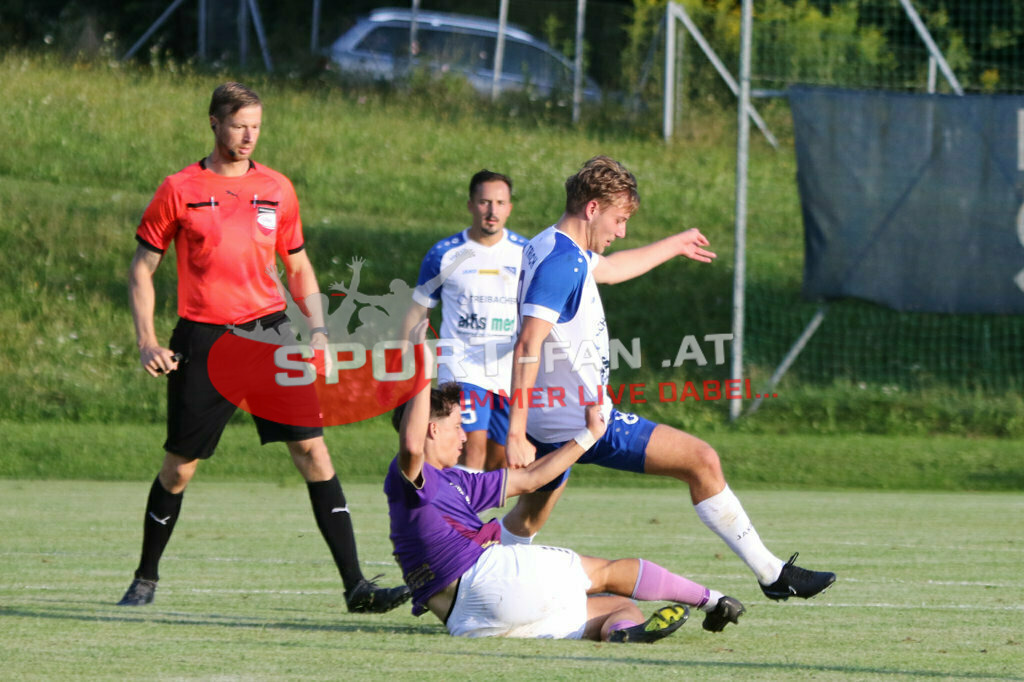 Austria Klagenfurt Amateure - SK Treibach 1-1, Kärntner Liga 2. Runde | Vahid Muharemovic (SK Treibach #15) Stephan Orel, Bego Kujrakovic (Austria Klagenfurt Amateure #9) Lukas Urnik (SK Treibach #8) Austria Klagenfurt Amateure - SK Treibach 1-1 am 08.08.2023 in Brückl
(Sportplatz), Austria, (Photo by Ernst Krawagner sport-fan.at) - Realisiert mit Pictrs.com