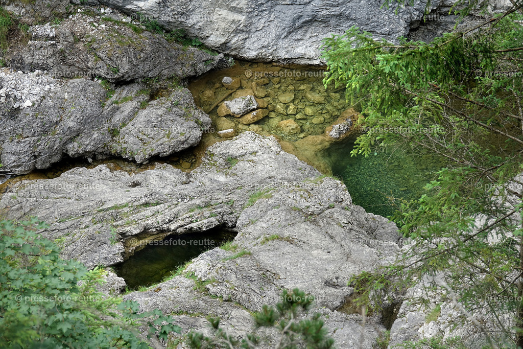 welltvi-2019-Juli09--Stuibenfaelle-Planseeabfluss-Reutte-DSD03373 | Info aus dem Bezirk Reutte/Ausserfern Tirol sowie eine umfangreiche Bilddatenbank über die gesamte Region: Lechtal, Talkessel Reutte, Tannheimertal, Zwischentoren. Lech, Plansee, Zugspitze, Grenztunnel, B179, Fernpassstraße, Verkehr, Lawinen, Tradition, - Realisiert mit Pictrs.com