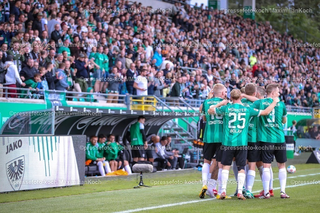 PRM22082501076 | 22.08.2025, Fußball, Preußen Münster - 1. FC Nürnberg, 2. Fußball Bundesliga,  Preußenstadion, Saison 2025 2026: Torjubel nach dem Tor zum 1:0 durch Torschütze Oliver Batista Meier&nbsp;(Preussen Muenster #17) DFB regulations prohibit any use of photographs as image sequences and or quasi-video.