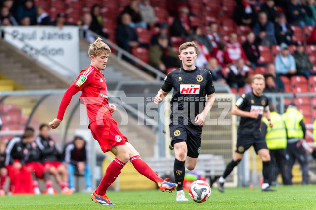 20241102_NSZ_5424 | Jan Boller (Fortuna Düsseldorf U23,No.05) spielt dan Ball abDEU, Düsseldorf, 02.11.2024 Fußball, Regionalliga West, Saison 2024/2025, 14. Spieltag, Fortuna Düsseldorf U23 - SC Fortuna Köln - Realisiert mit Pictrs.com