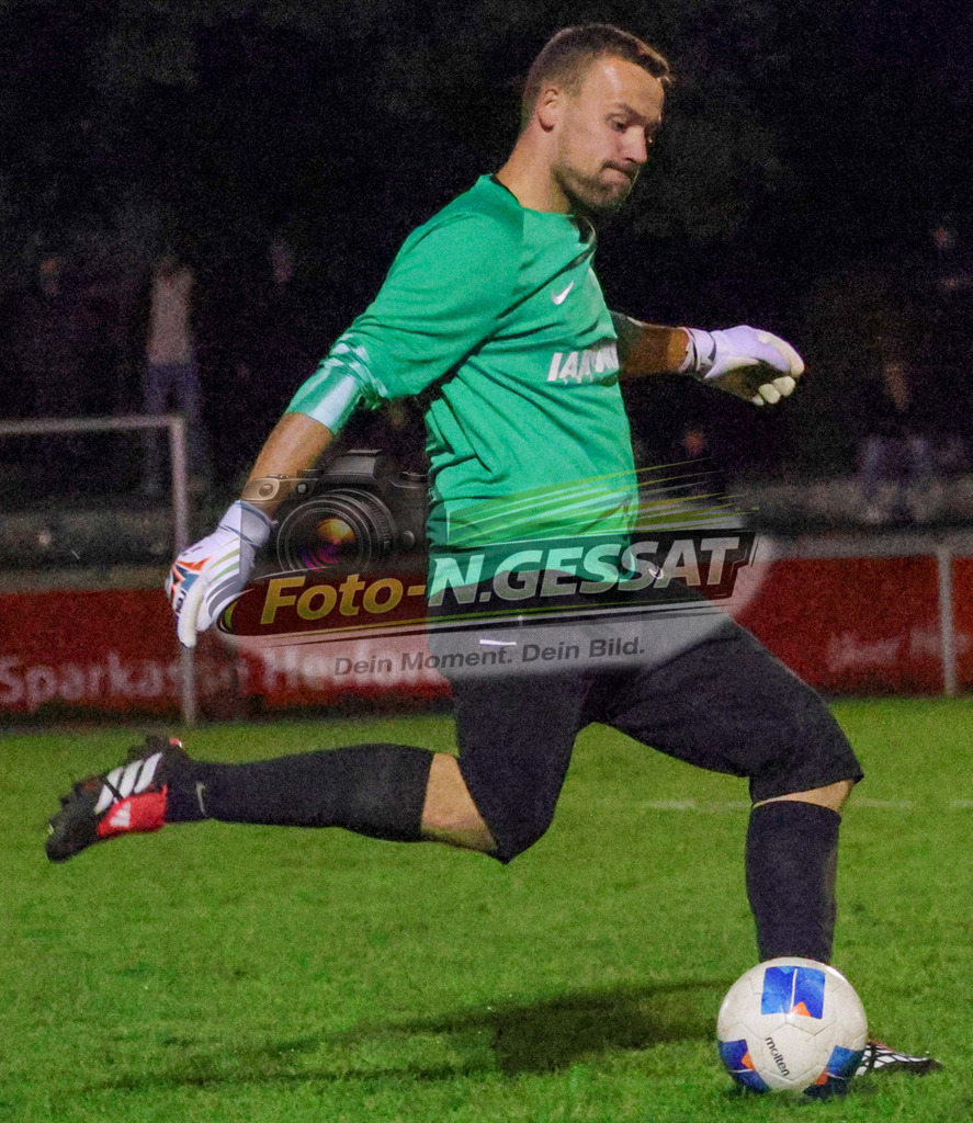 Bünder SV - BV Stift Quernhei | Auf dem Bild zu sehen: grün BV Stift Quernheim Torwart: Lukas Heller Bünder SV, BV Stift Quernheim, Saison 26/27, Kreispokal, Achtelfinale - Realisiert mit Pictrs.com