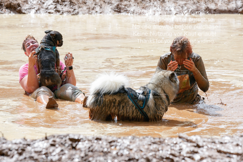 Schlamm_mit_Hund (338 von 460) | stephaniefillaphotographie - Realisiert mit Pictrs.com